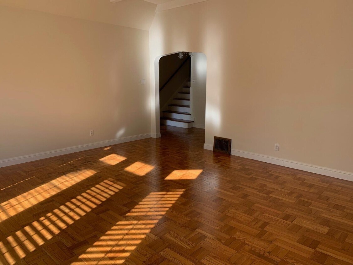 Foto principal - 261 Taylor Blvd