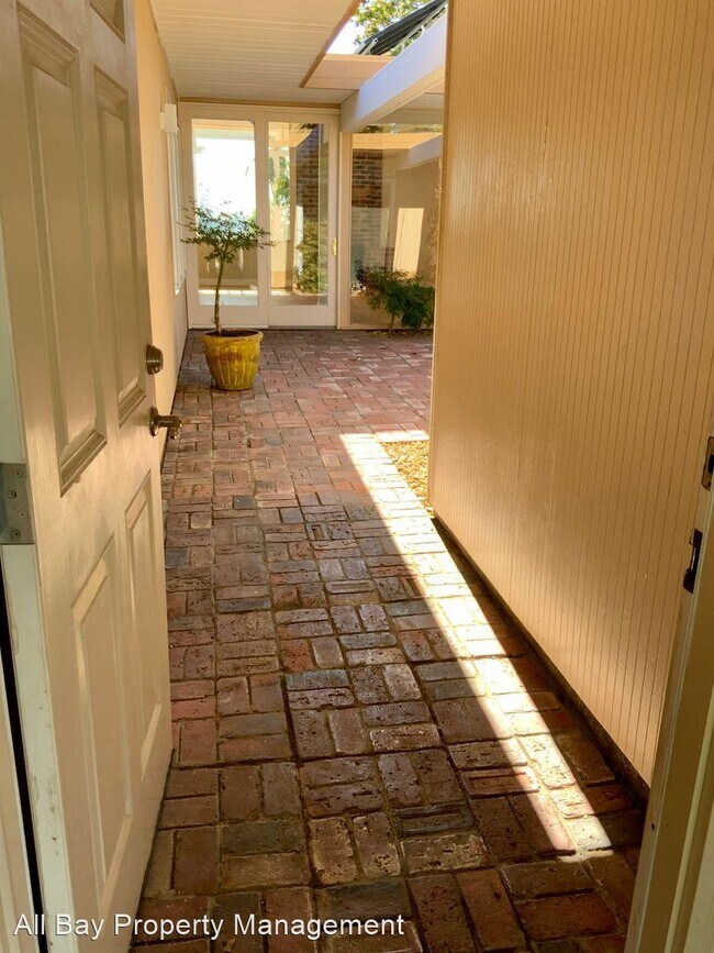 Building Photo - 4 br, 2 bath House - 5652 Greenridge Rd.