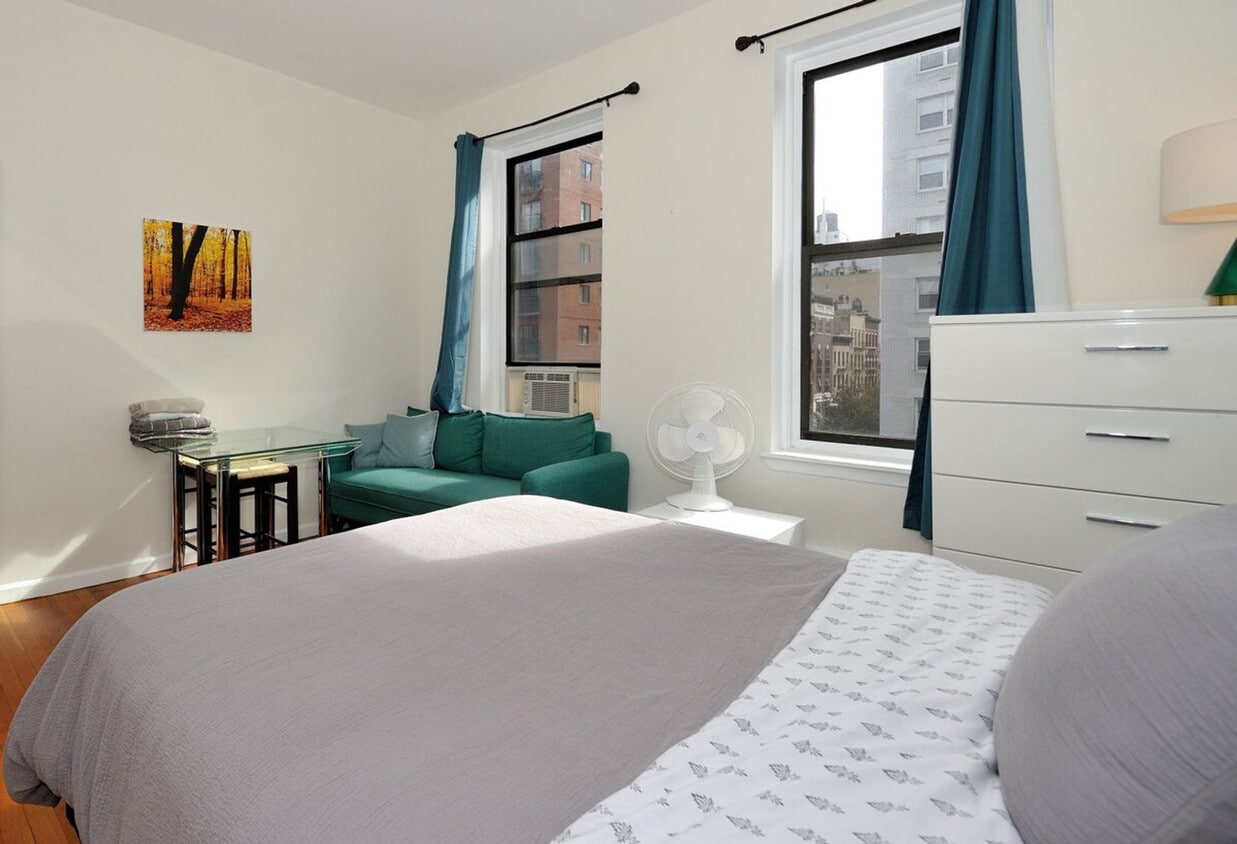 Foto principal - 350 E 79th St