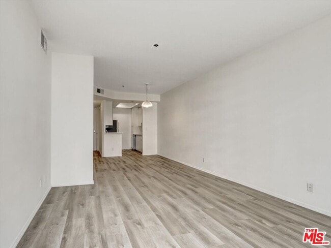 Building Photo - 10600 Wilshire Blvd