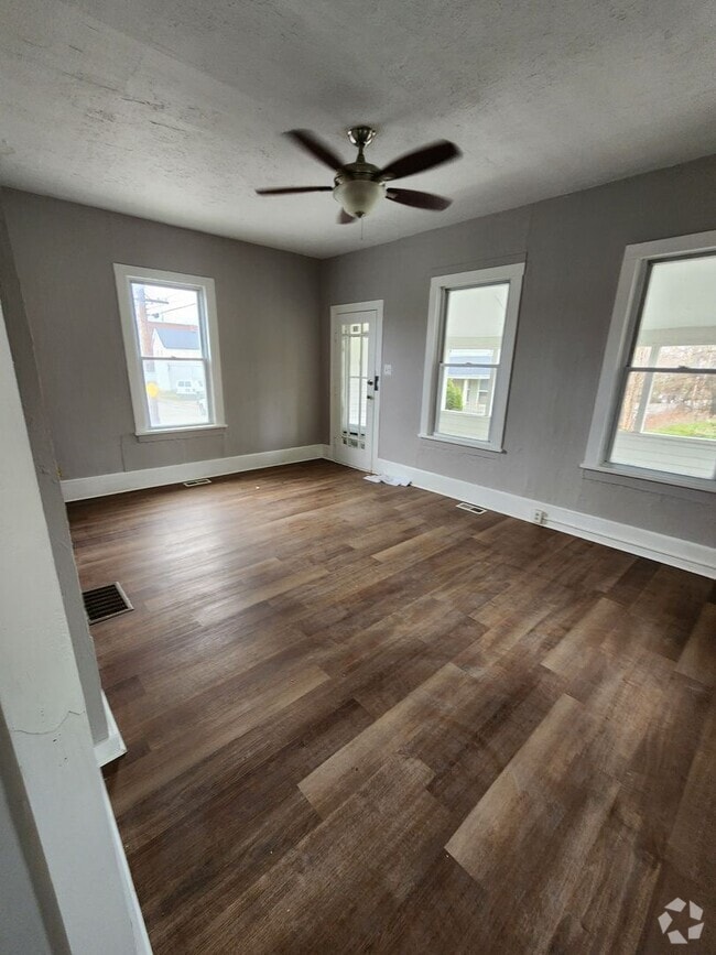 Building Photo - 4302 Fenwick Ave