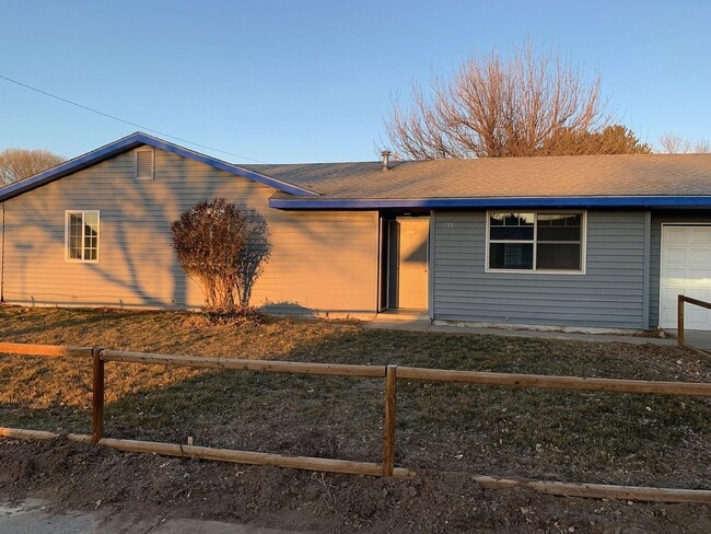 Building Photo - 711 Beta Cir
