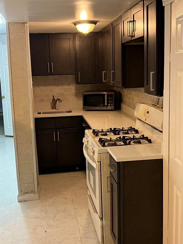 35 Emerson Ave, Jersey City, NJ 07306 Condo for Rent in Jersey City