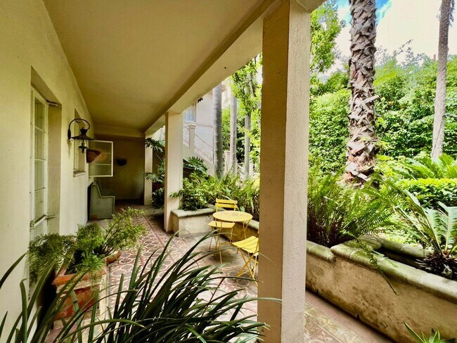 Foto del edificio - 8474 Fountain Ave