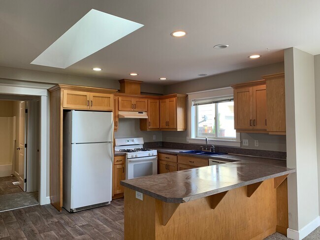 Foto del edificio - Charming 2-Bedroom + Bonus Room Home in De...