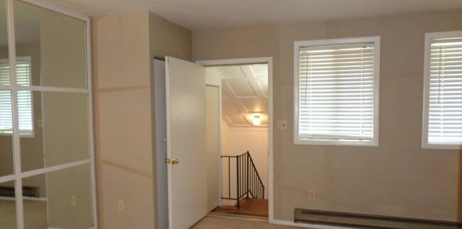 Entrada en la parte superior de las escaleras - 9345 Reader Ln