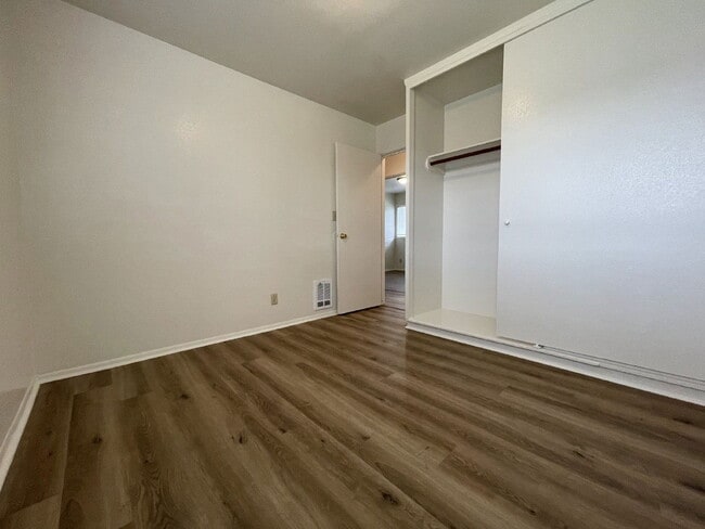 Building Photo - 803 NE Alameda Ave