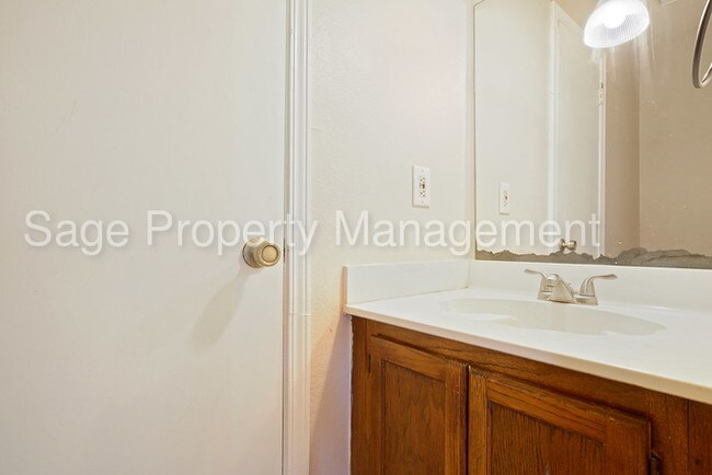 Foto del edificio - Cute & Clean 2 bedroom/1.5 bath Townhouse