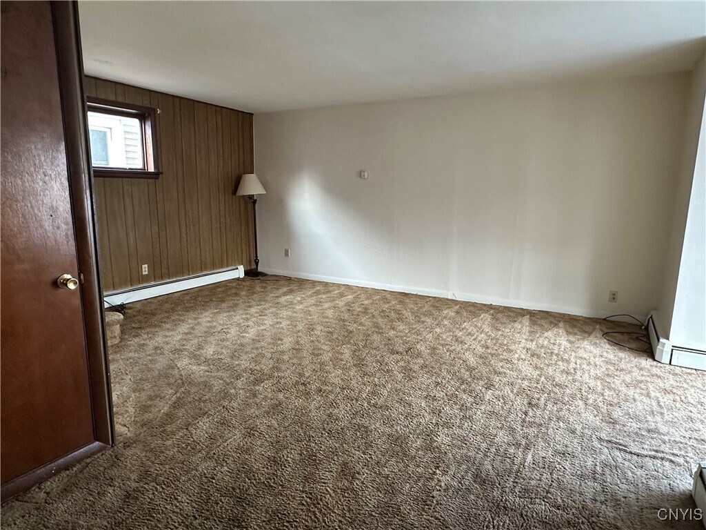 Foto principal - 64 E 5th St