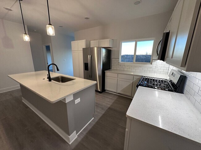 Foto del edificio - $1875- 4 bed 3 bath - New Build Duplex in a beautiful neighborhood!