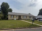 Foto principal - Spacious 3 Bedroom 3 Bath Available Fall 2...