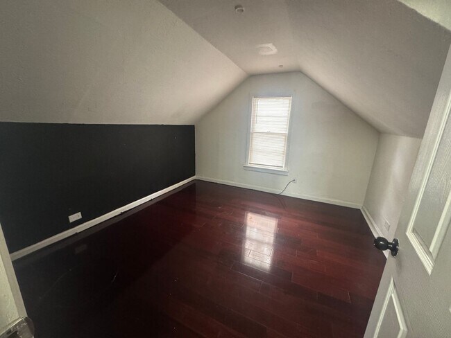 Building Photo - 145 N Harvey Ave