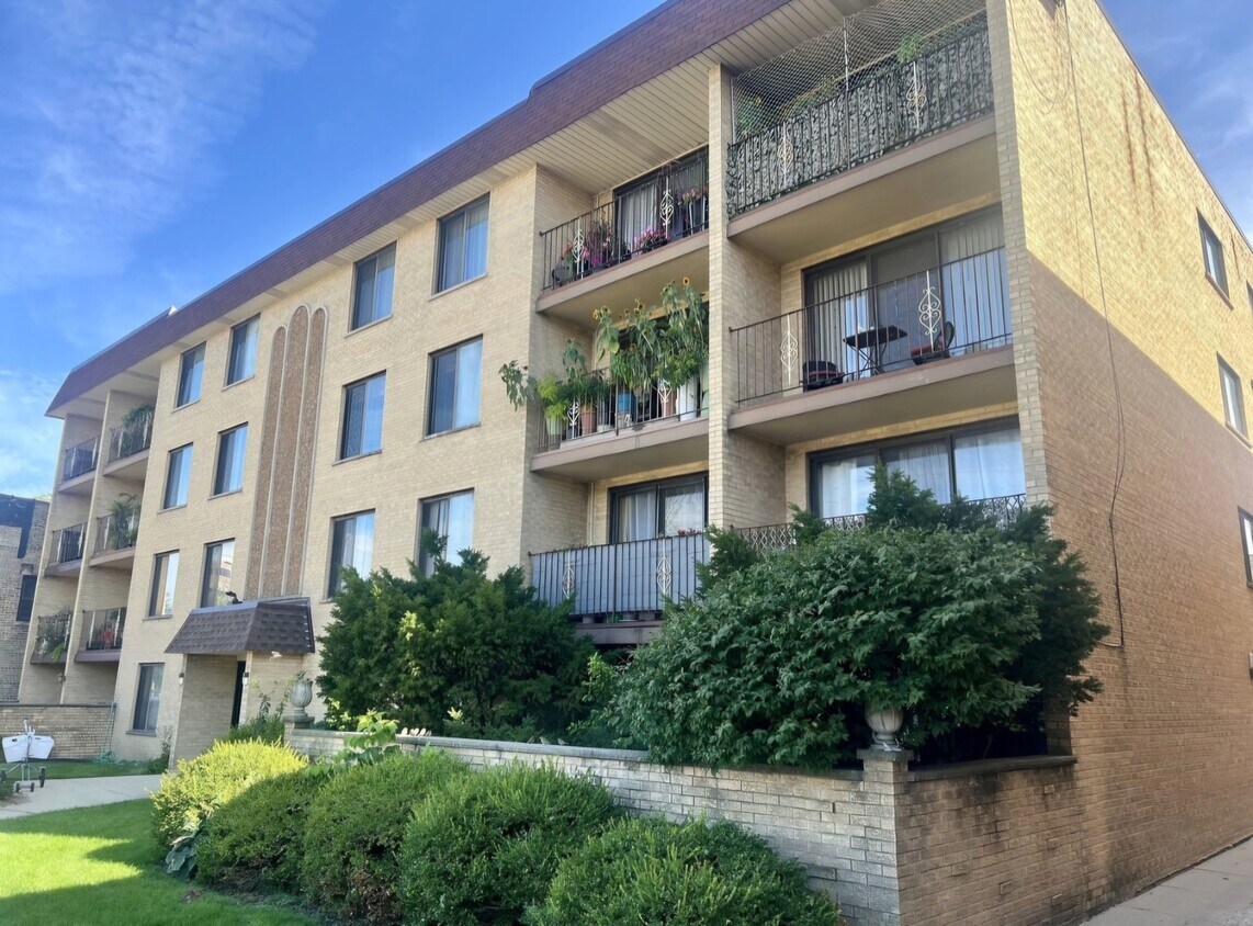 Foto principal - 5447 W Lawrence Ave