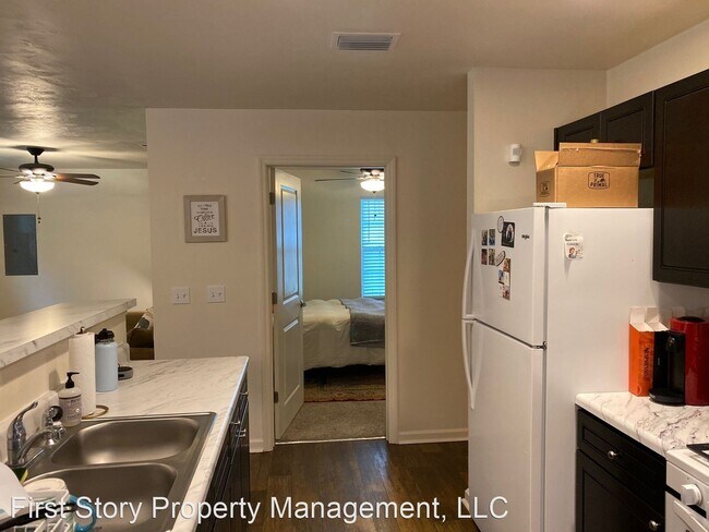 Building Photo - 3 br, 2 bath House - 2626 Oak Lane Drive
