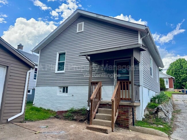 Building Photo - 8612 Hume Ave