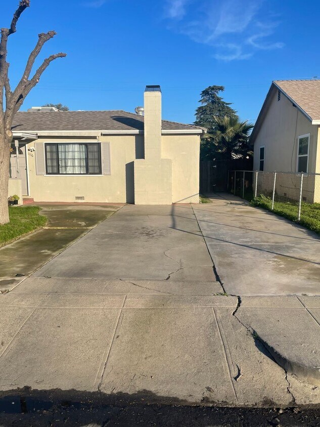 Foto del edificio - Nice home for rent in Visalia with a pool