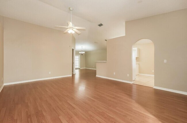 Foto del edificio - 8207 Stockton Way
