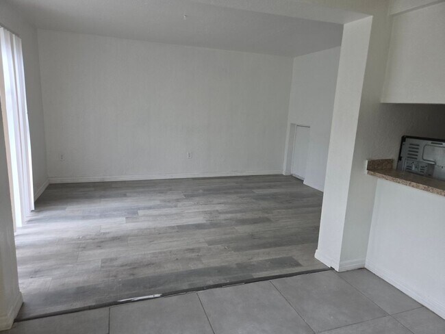 Foto del edificio - 1033 W Sumner St