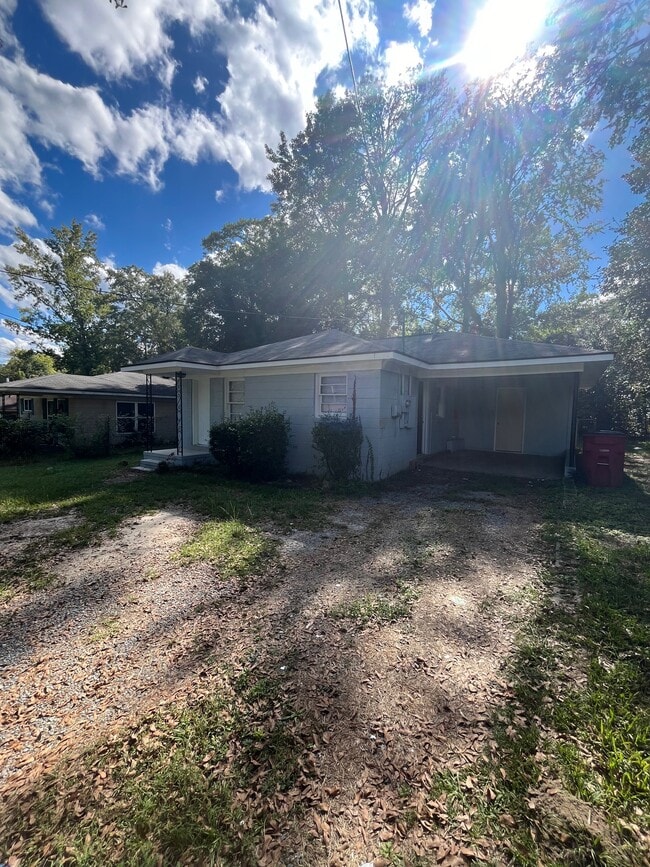 Building Photo - 1171 Sparkle Ave