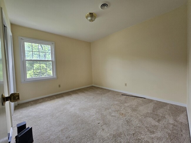 Building Photo - 208 Caldwell Dr
