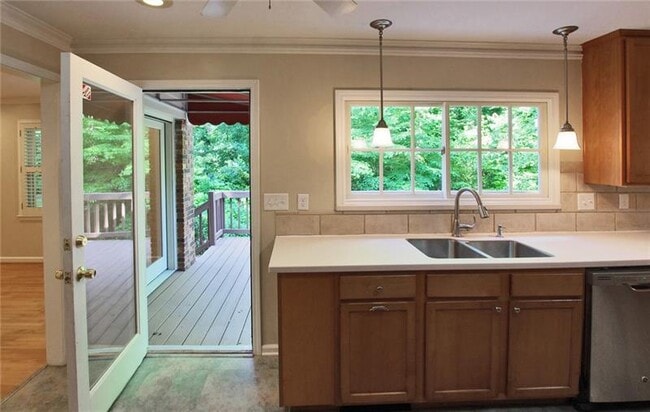 Building Photo - 5068 Vernon Oaks Dr