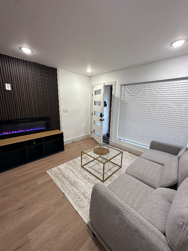 Building Photo - 1219 Adelaide Dr