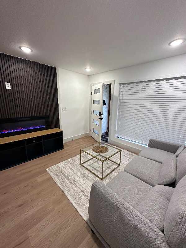 Foto del edificio - 1219 Adelaide Dr