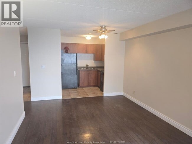 Building Photo - 150 Park St W