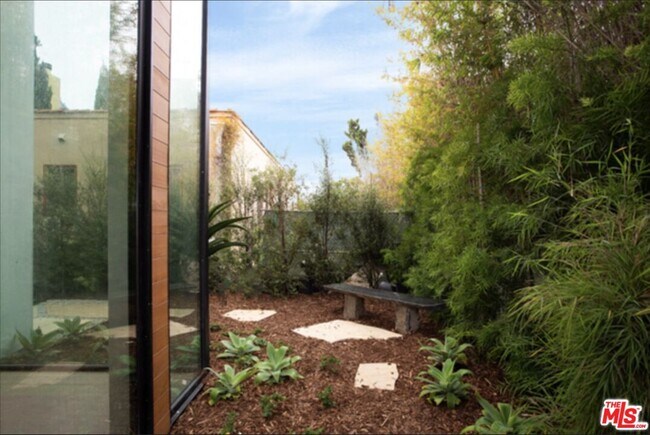 Foto del edificio - 1033 1/2 Grant St