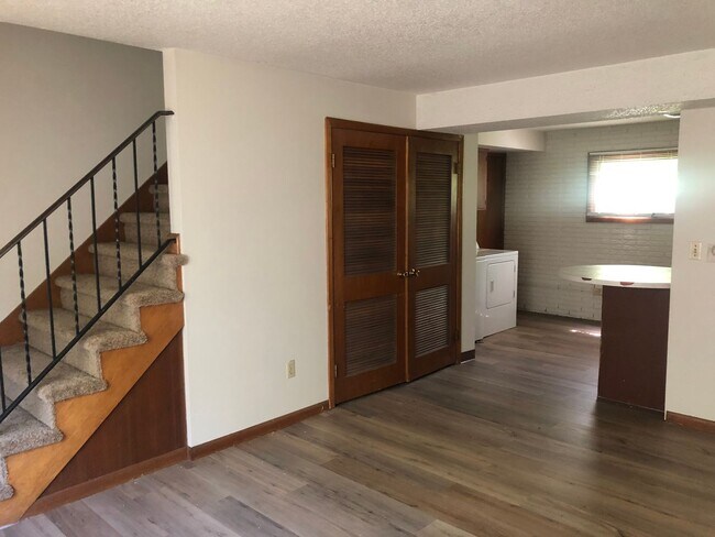 Foto del edificio - 1305-1305 Tracy Ln