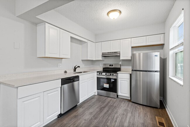Foto del edificio - Summer Special! Spacious 3BR Townhome with New Upgrades + $250 Off First Month’s Rent