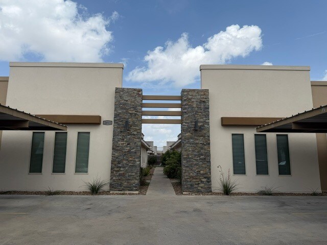 Building Photo - 2811 Javalina Ave