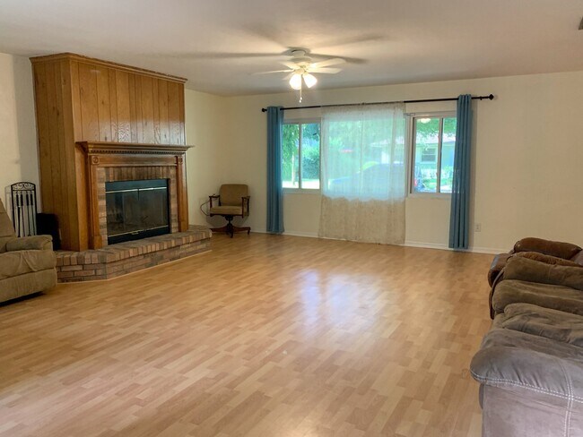 Foto del edificio - 3/2 House Walking Distance to UF & Law Sch...