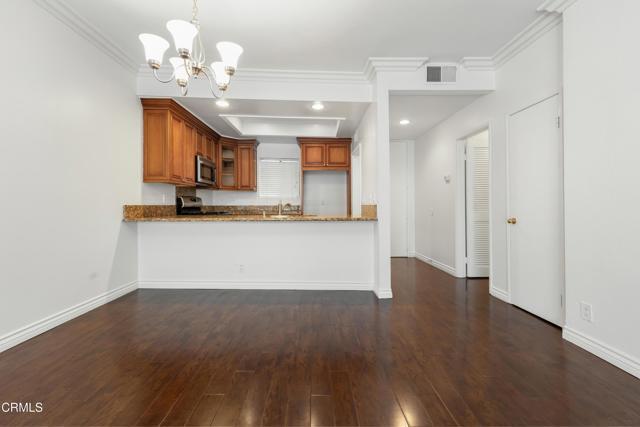Foto del edificio - 3480 Barham Blvd