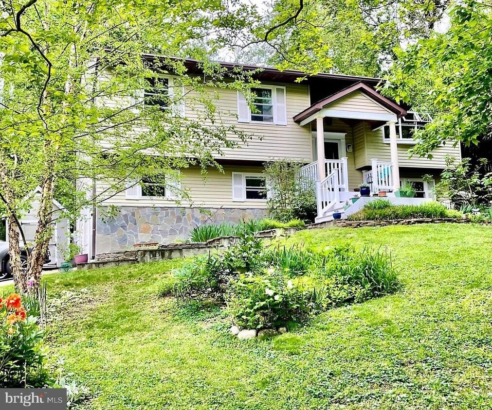 Primary Photo - 1441 Middleway