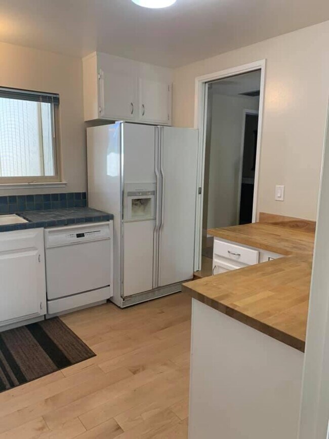 Building Photo - 3 bedroom in Los Gatos CA 95032