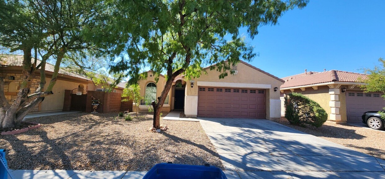 Foto principal - Great single Story Home in Southwest locat...