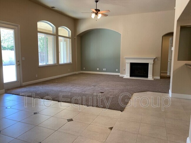 Foto del edificio - 1865 N Jasmine Ave