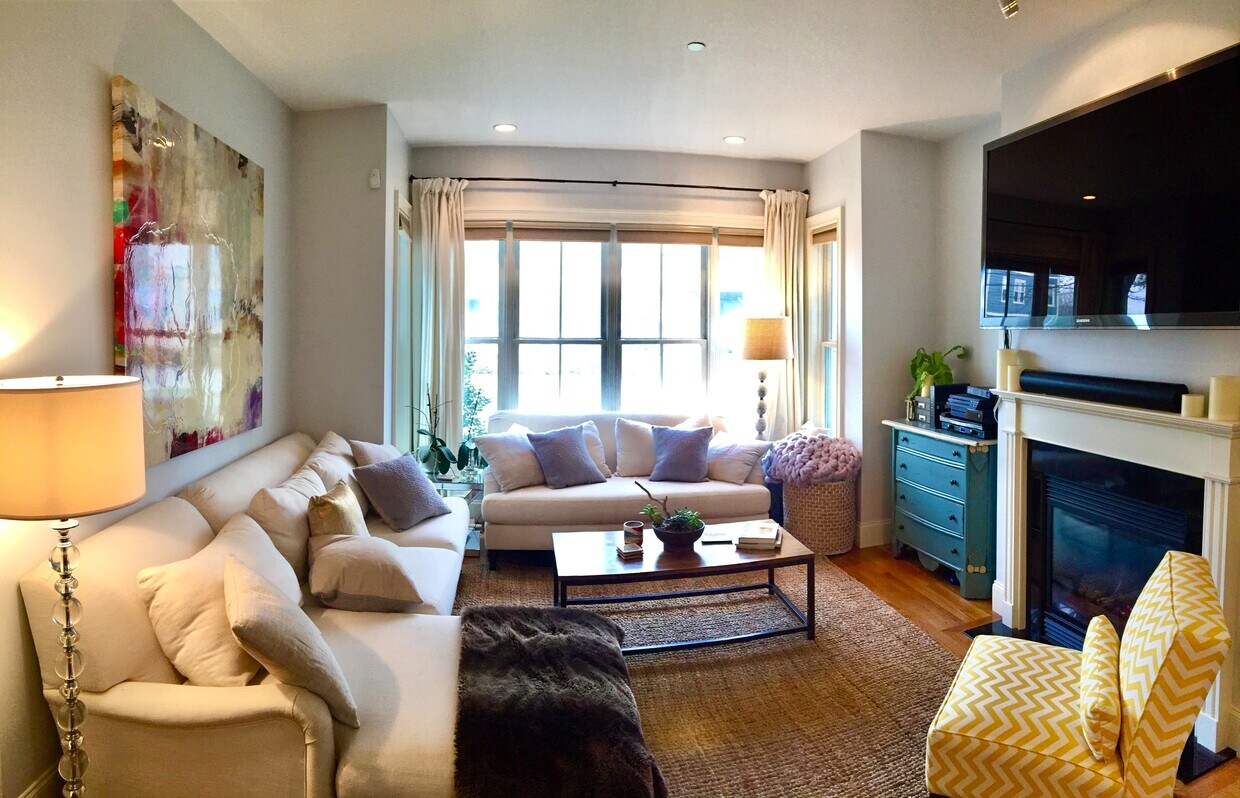 Bright LR with gas fireplace - 16 Meehan St