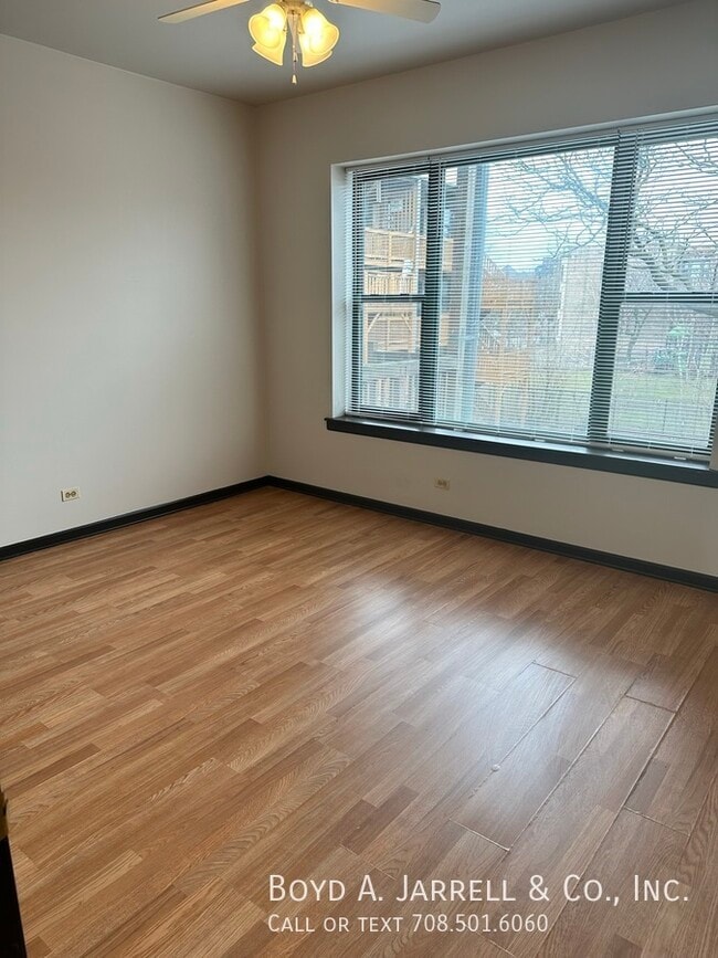 Building Photo - 212 E 57th St