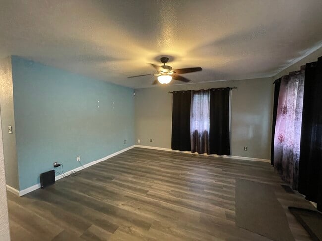 Building Photo - 5465 E Porcupine Ave