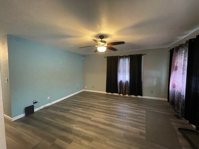 Foto del edificio - 5465 E Porcupine Ave