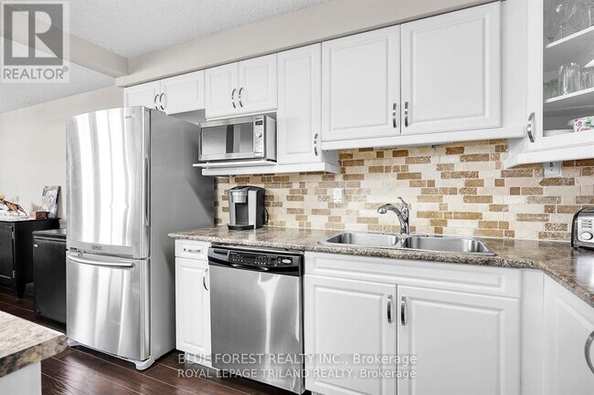 Building Photo - 363 Colborne St