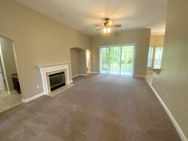 Foto del edificio - 3990 Royal Pines Dr