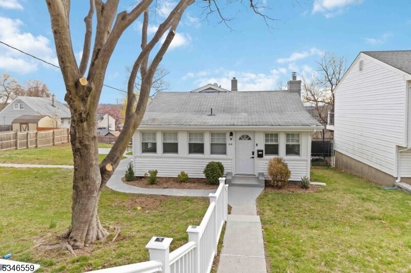 Foto principal - 64 Dacotah Ave