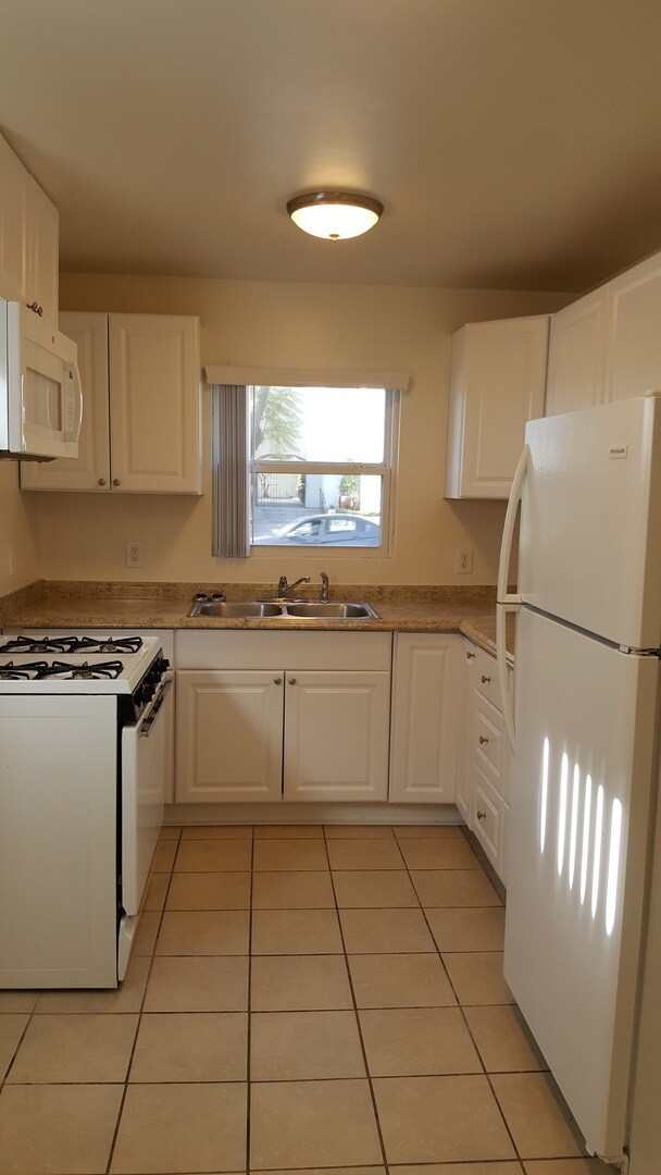Building Photo - Charming 2bdrm duplex near La Mesa Village!