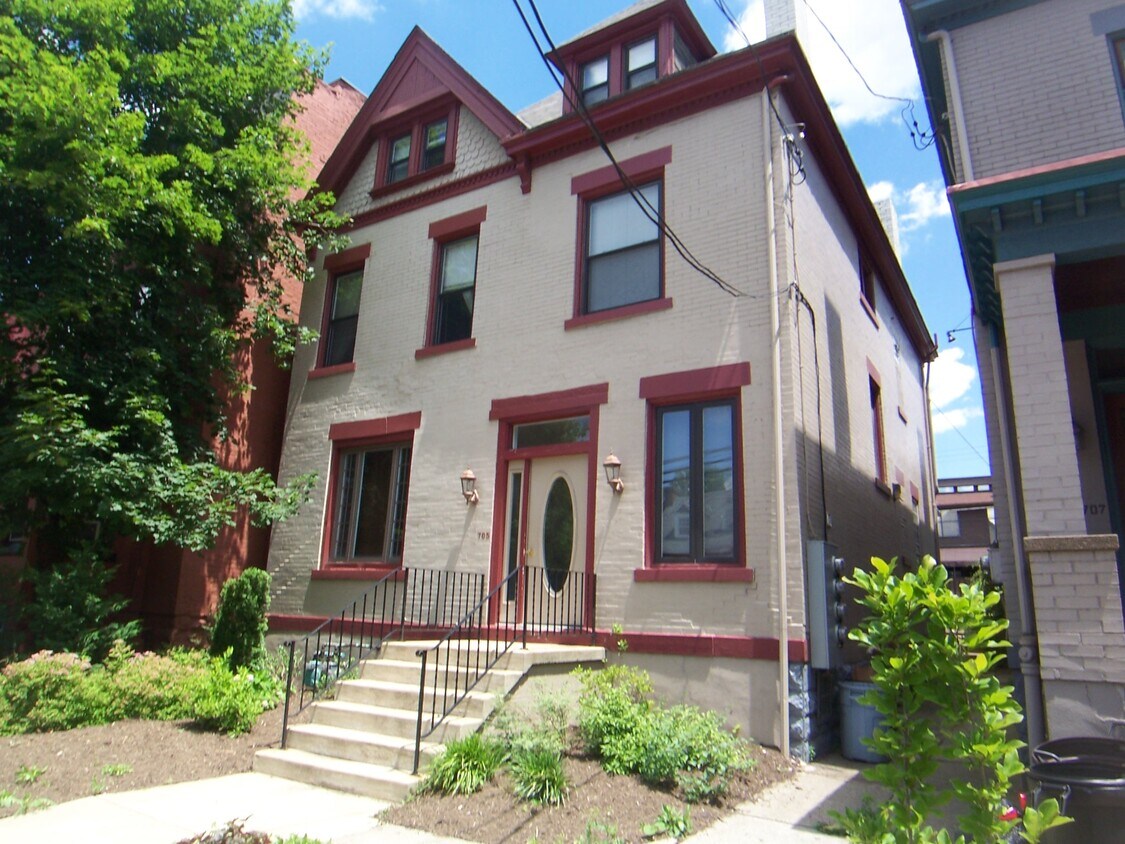 Primary Photo - 705 S Aiken Ave