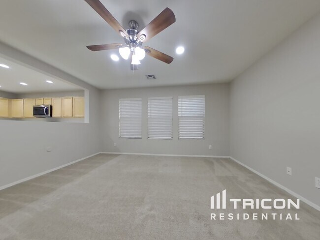 Building Photo - 810 N 112th Dr
