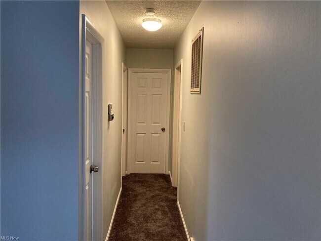 Building Photo - 1305 Kent Dr