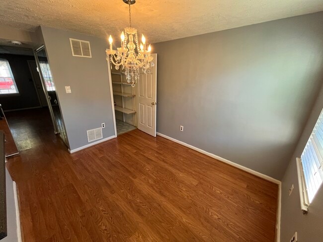 dining room with Walk-in Pantry - 1012 N Central Ave